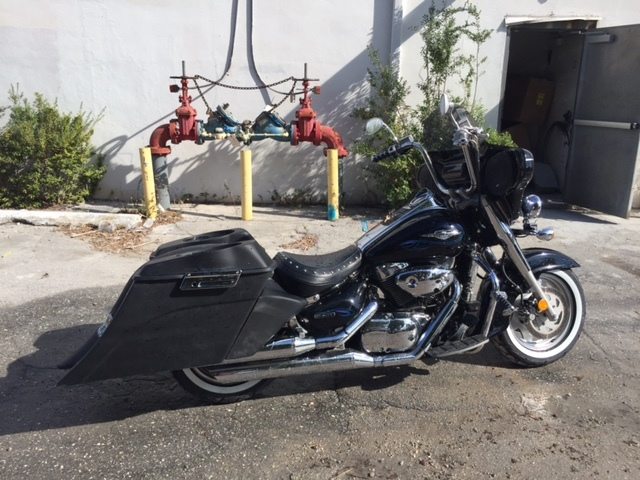 Suzuki C50 / C90 Boulevard 6" Out & Down Saddlebags Fender, No Cut Outs Lids & Rail Kit - Image 2