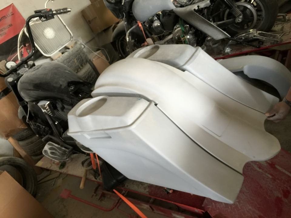 Victory Kingpin / Highball / Judge 6" Extended Hard Saddlebags Out & Down Bags LED Rear Fender Dual Cut Out - Image 2