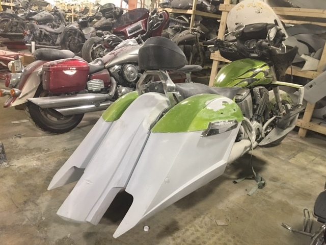 Victory Cross Country 6" Trendsetter Extended Hard Saddlebags Out & Down Bags Rear Fender No Cut Outs - Image 4