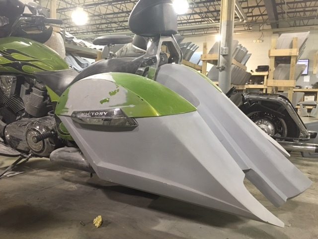 Victory Cross Country 6" Trendsetter Extended Hard Saddlebags Out & Down Bags Rear Fender No Cut Outs - Image 9