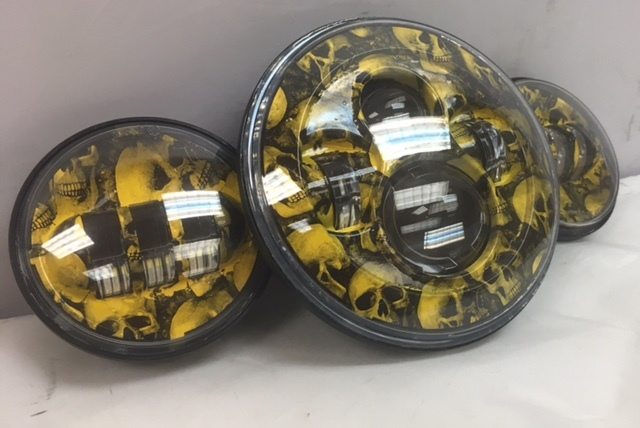 7" DAYMAKER YELLOW SKULL DESIGN Headlight Dual 4.5" - 4 1/2" Auxiliary Spot Passing LED Fog Lights Bulb Harley SET - Image 4