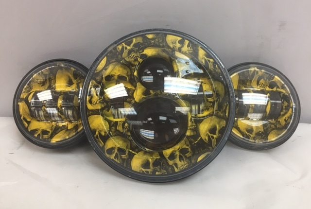 7" DAYMAKER YELLOW SKULL DESIGN Headlight Dual 4.5" - 4 1/2" Auxiliary Spot Passing LED Fog Lights Bulb Harley SET - Image 2