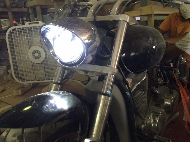 Honda VTX 1300 / 1800 C / R / S - 5 3/4" CUSTOM DESIGN SKULL DAYMAKER Chrome HID LED Light Bulb Headlight Motorcycle 5.75" Mount - Image 2