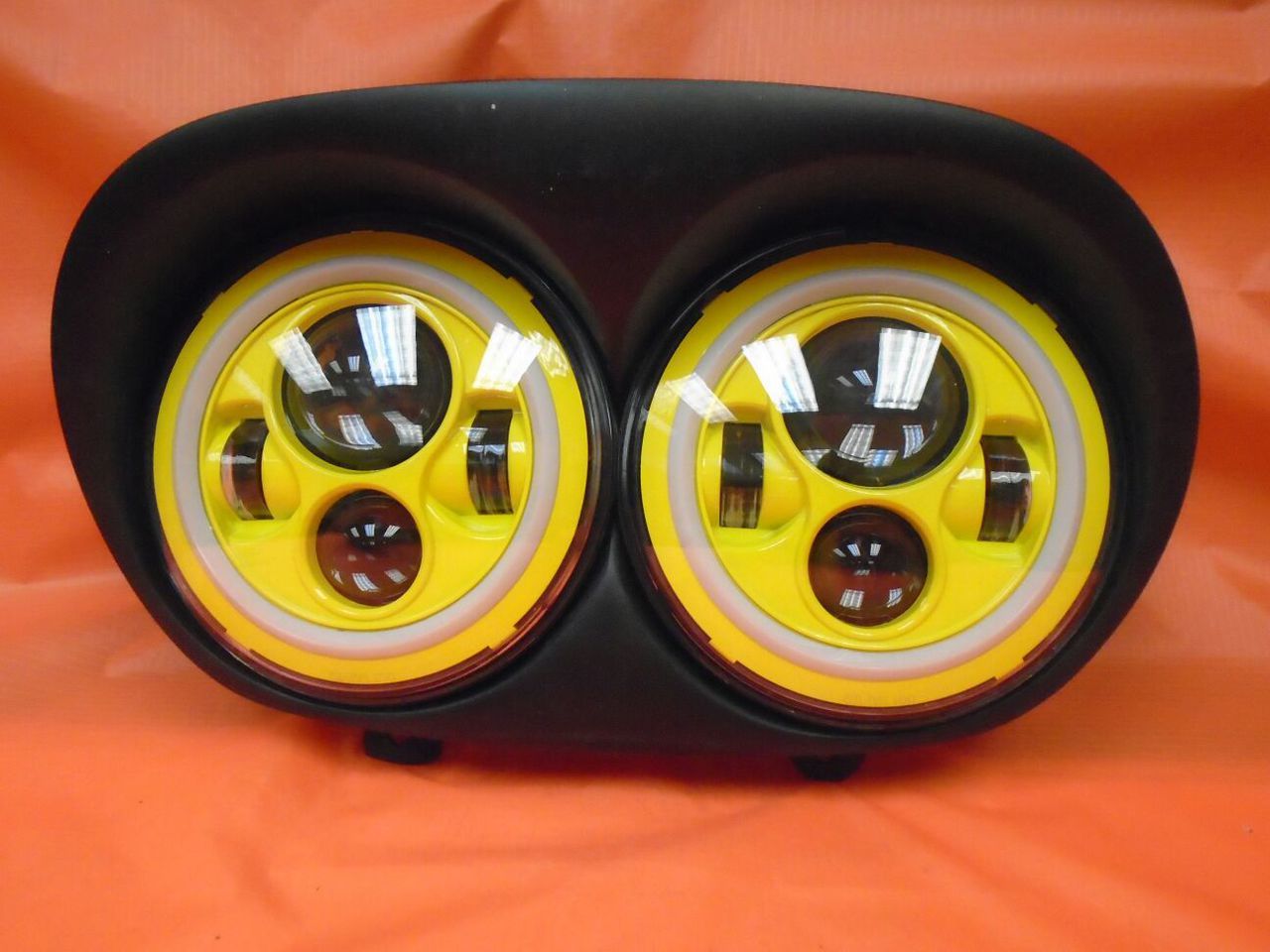 DUAL 7" YELLOW DAYMAKER 2014 - 2018 YELLOW HALO LED ROAD GLIDE Black Light Bulb Headlight Harley Bezel - Image 6