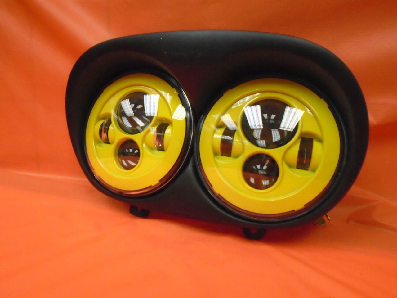 DUAL 7" YELLOW DAYMAKER 2014 - 2018 LED ROAD GLIDE Black Light Bulb Headlight Harley Bezel - Image 4