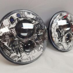 7'' COLORED SKULLS DESIGN Suzuki Sierra Fits: Jeep Wrangler JK CJ TJ LED Rubicon Projector Daymaker Headlights Pair / Set